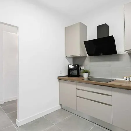 Almaraire Apartment